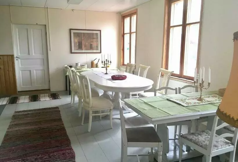 Retkeilymaja Villa Facklan