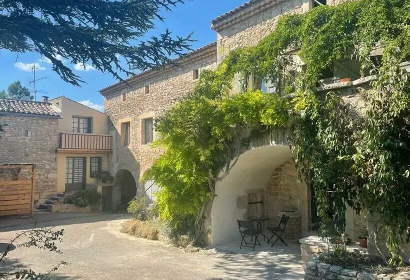 Aamiaismajoitus (B&B) Le Mas De La Pouzolle