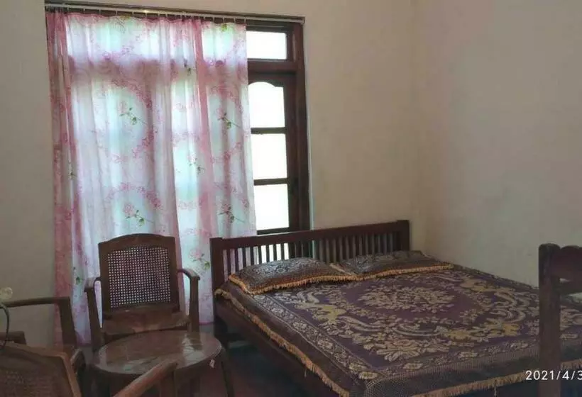 ペンション ආසිරි රිවර් සයිඩ් ගෙස්ට්