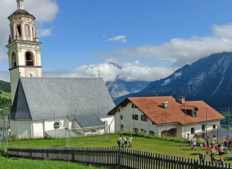 بنسيون Gruppen  & Familienhaus Parsonz