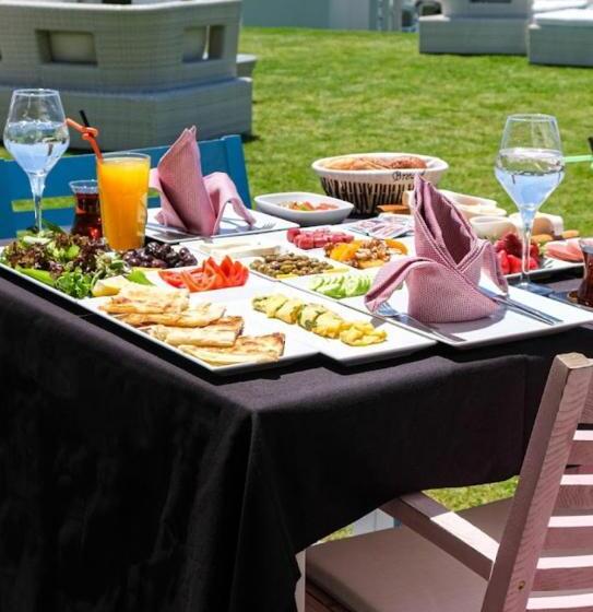 استراحتگاه Side Mira Palace & Spa