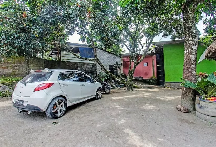 Hotelli Spot On 92149 Ashooy Homestay