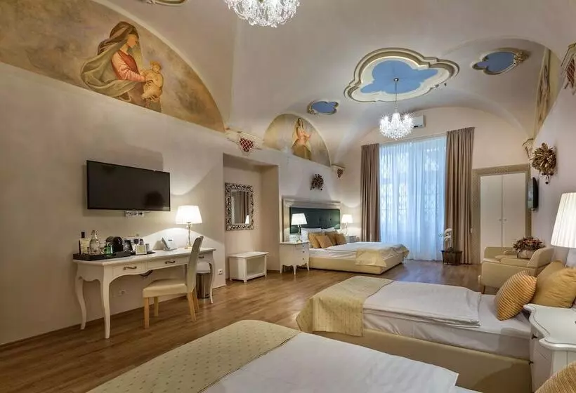 هتل Little King U Malvaze