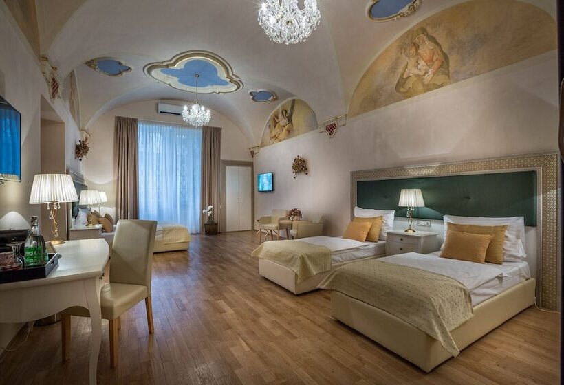 هتل Little King U Malvaze