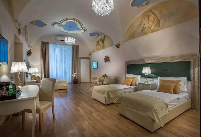 هتل Little King U Malvaze