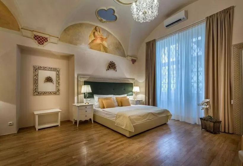 هتل Little King U Malvaze