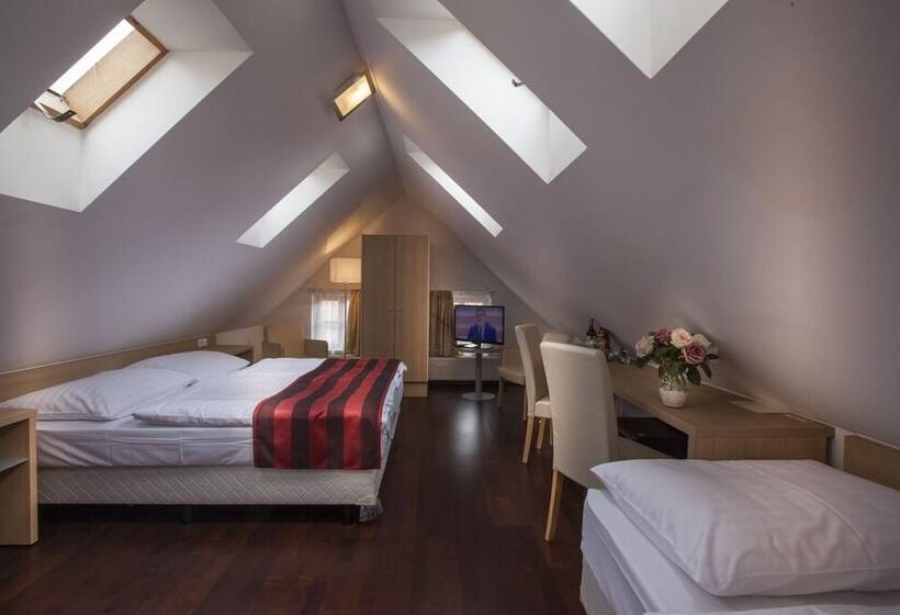 هتل Little King U Malvaze