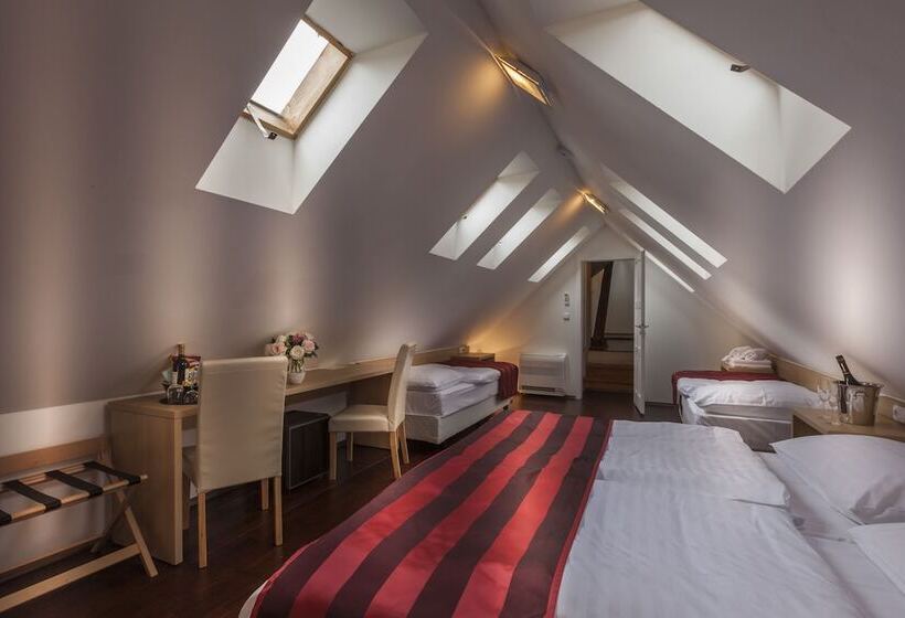 هتل Little King U Malvaze