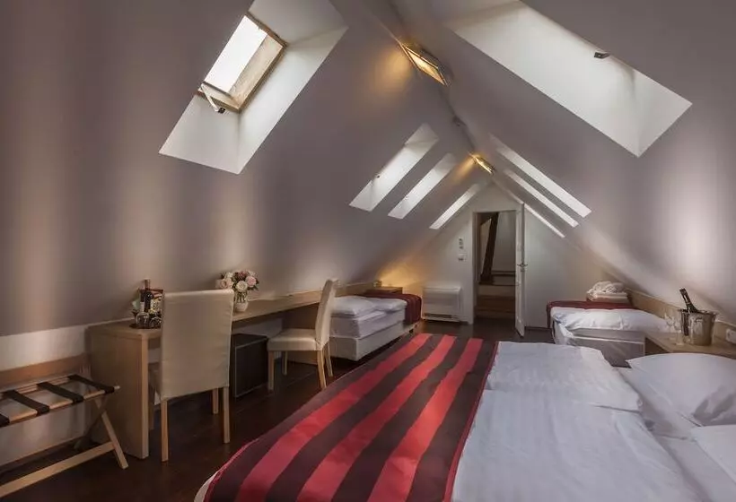 هتل Little King U Malvaze