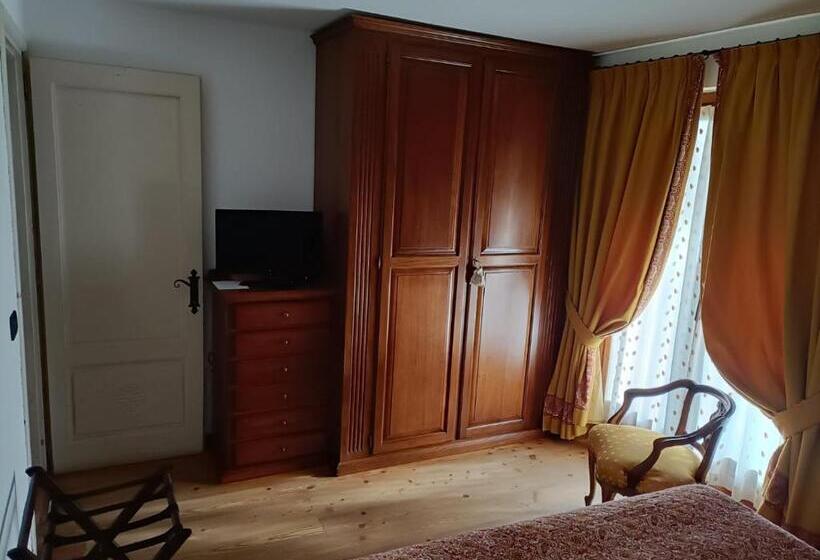 فندق Lo Campagnar