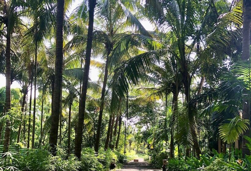 호텔 Mango Beach House Kihim Alibaug