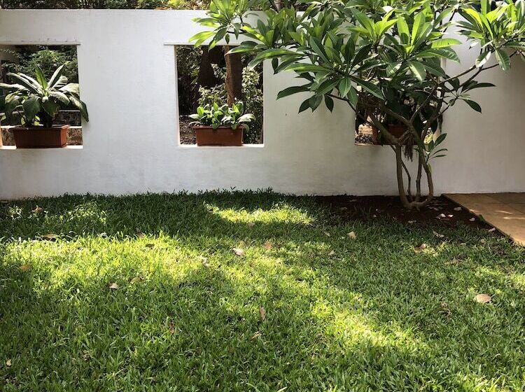 호텔 Mango Beach House Kihim Alibaug