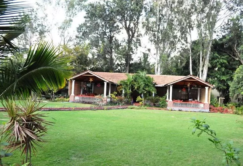 Hotelli Radiant Resort