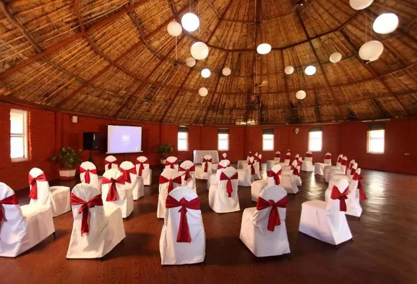 Hotelli Radiant Resort