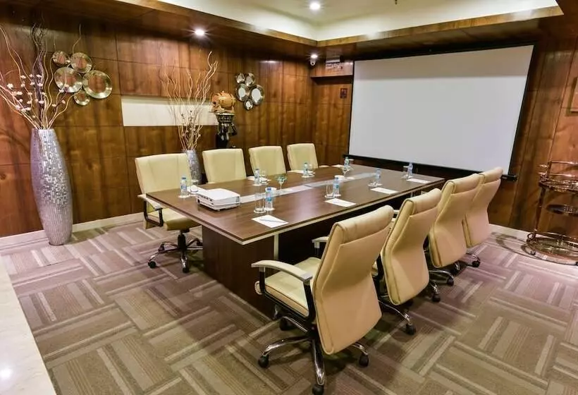 בית מלון כפרי Renest Jaipur