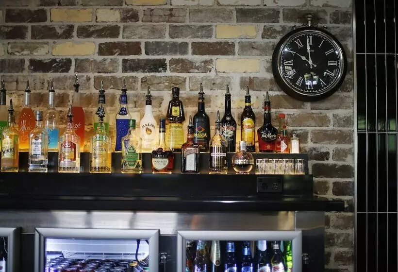 Отель The Lakes