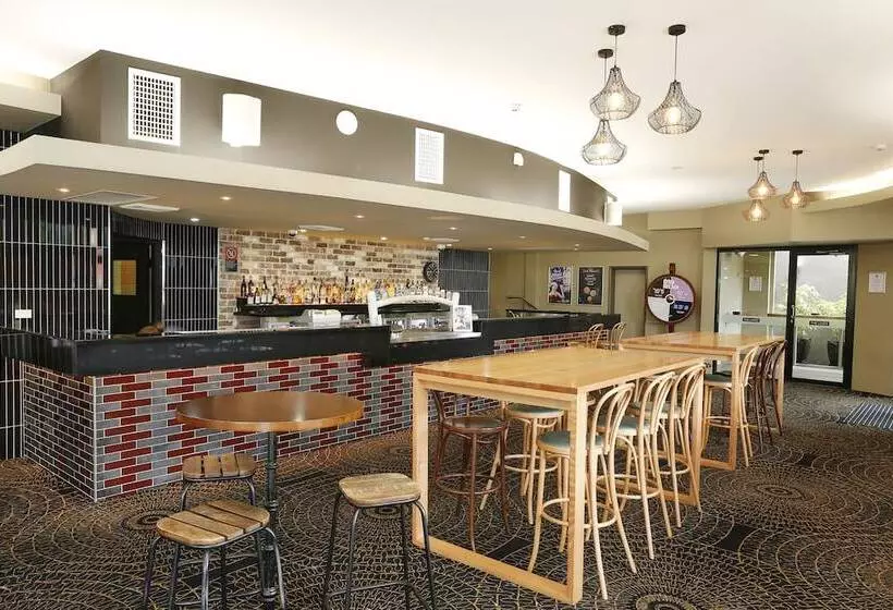 Отель The Lakes