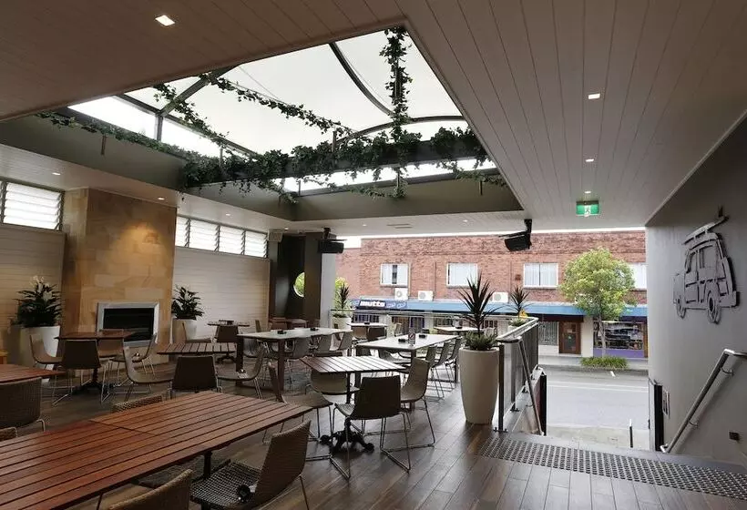 Отель The Lakes