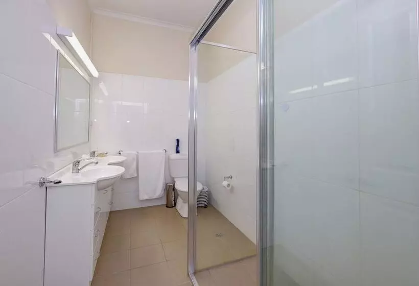 Отель The Lakes