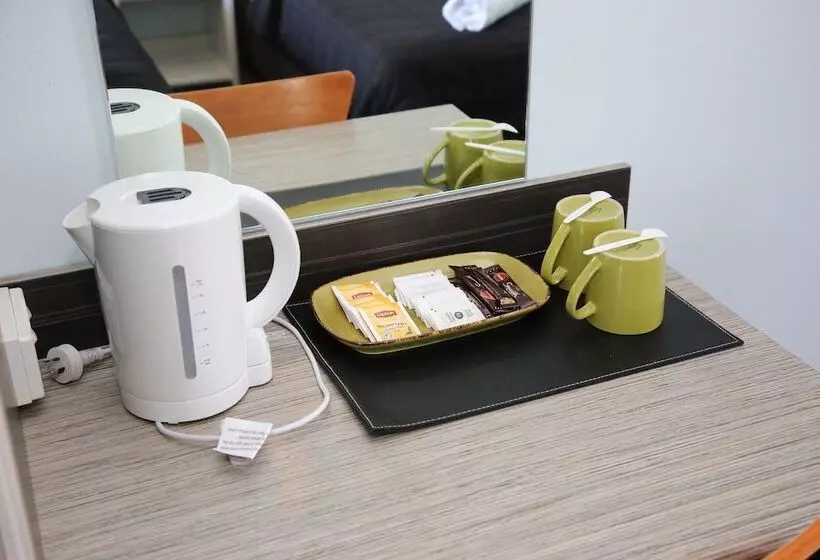 Отель The Lakes