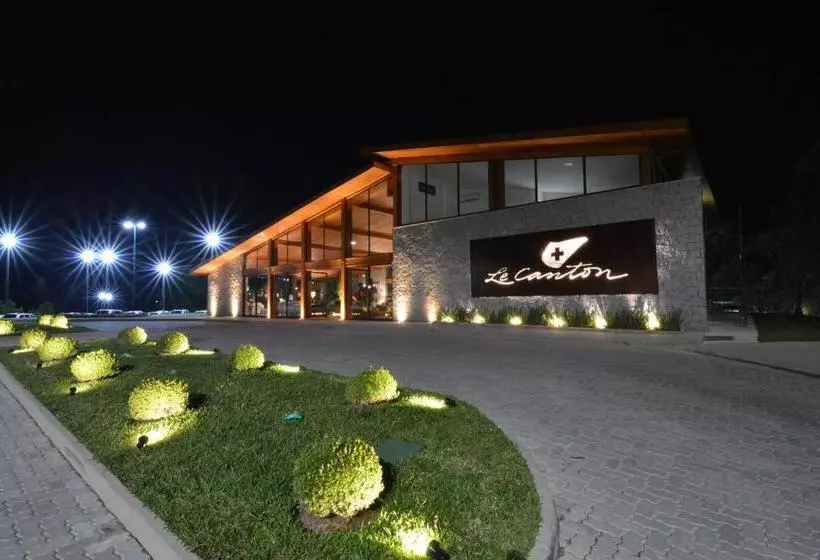 ホテル Village Le Canton