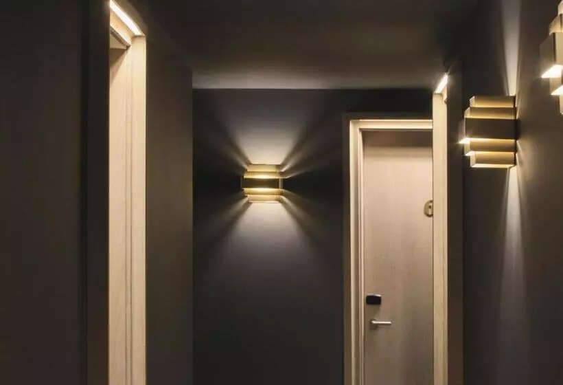 هتل Yurbban Trafalgar