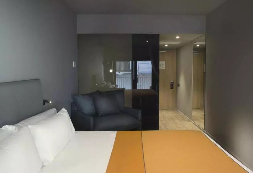 هتل Yurbban Trafalgar