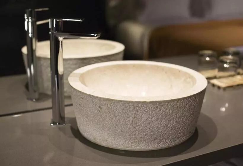 هتل Yurbban Trafalgar