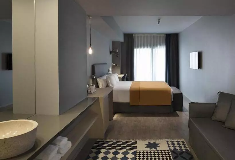 هتل Yurbban Trafalgar