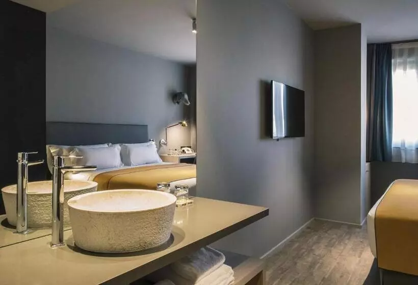 هتل Yurbban Trafalgar