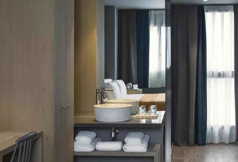 هتل Yurbban Trafalgar