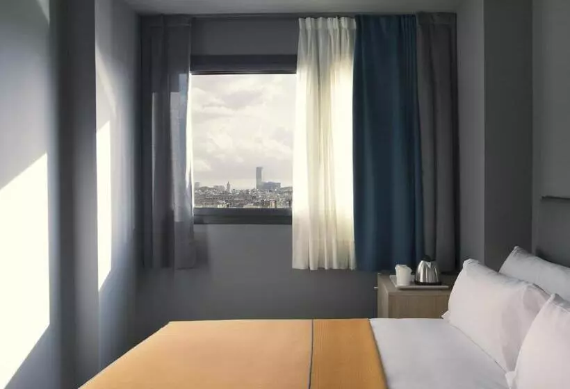 هتل Yurbban Trafalgar