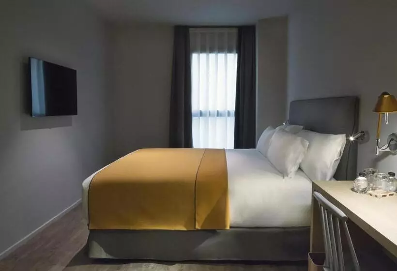 هتل Yurbban Trafalgar