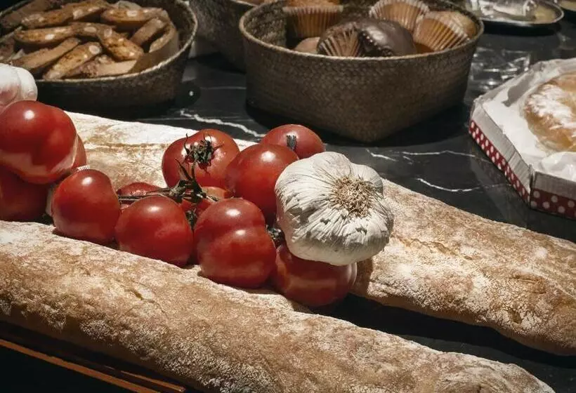 هتل Yurbban Trafalgar