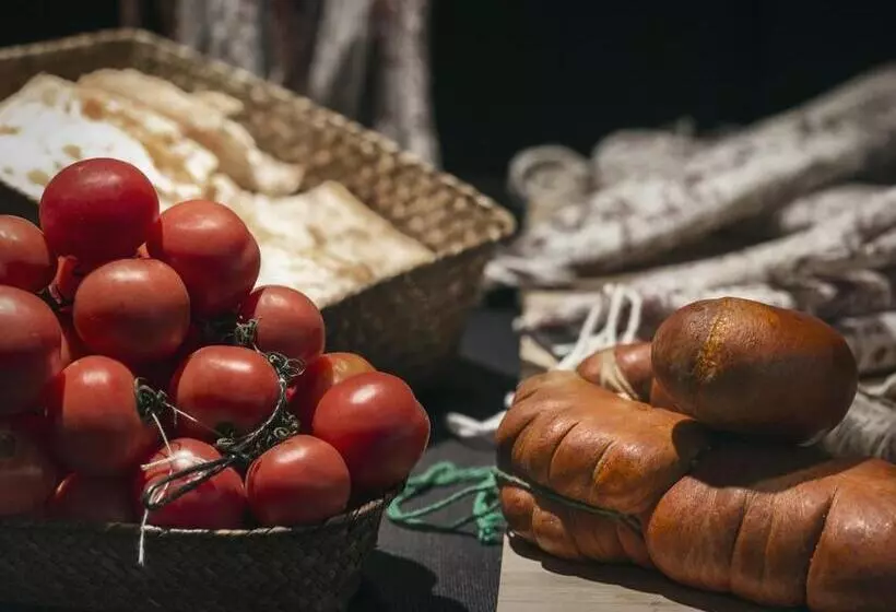 هتل Yurbban Trafalgar