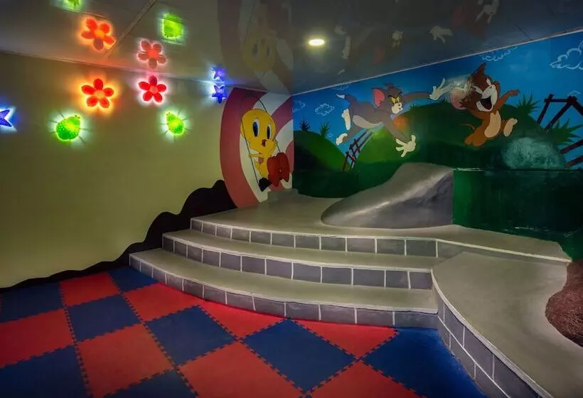 Munnar Tea Hills Resort Mthr