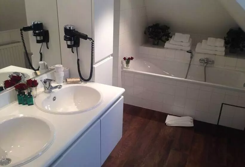 Пансион Canalside House Luxury Guesthouse