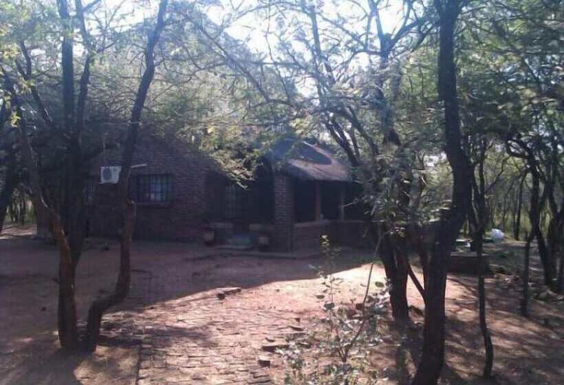 펜션 Le Roux Lodge