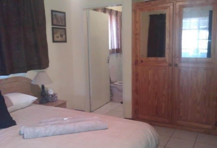 펜션 Le Roux Lodge