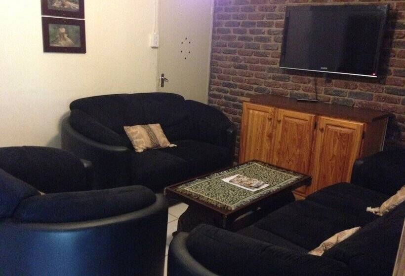 펜션 Le Roux Lodge