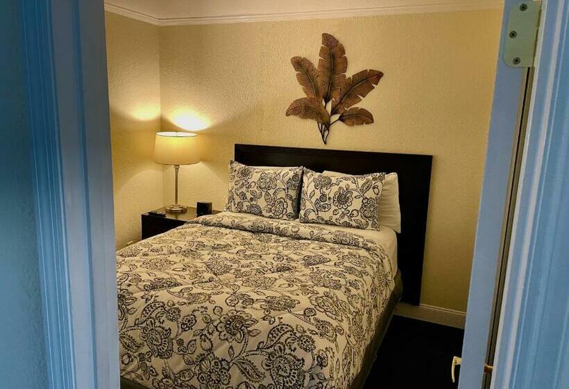 Condo Less Than 5 Min From Airport With Sunset Views