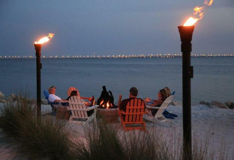 Condo Less Than 5 Min From Airport With Sunset Views