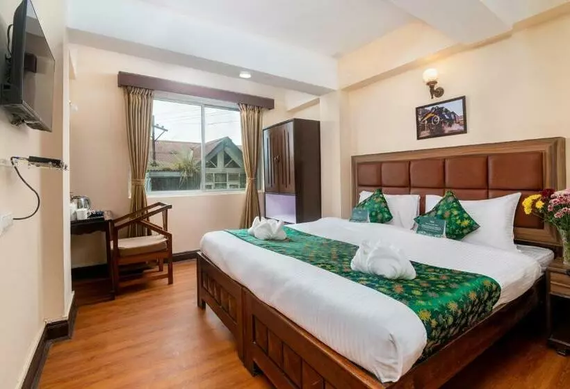 ホテル Muscatel Roma   400 Mts From Mall Road