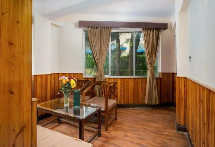 ホテル Muscatel Roma   400 Mts From Mall Road