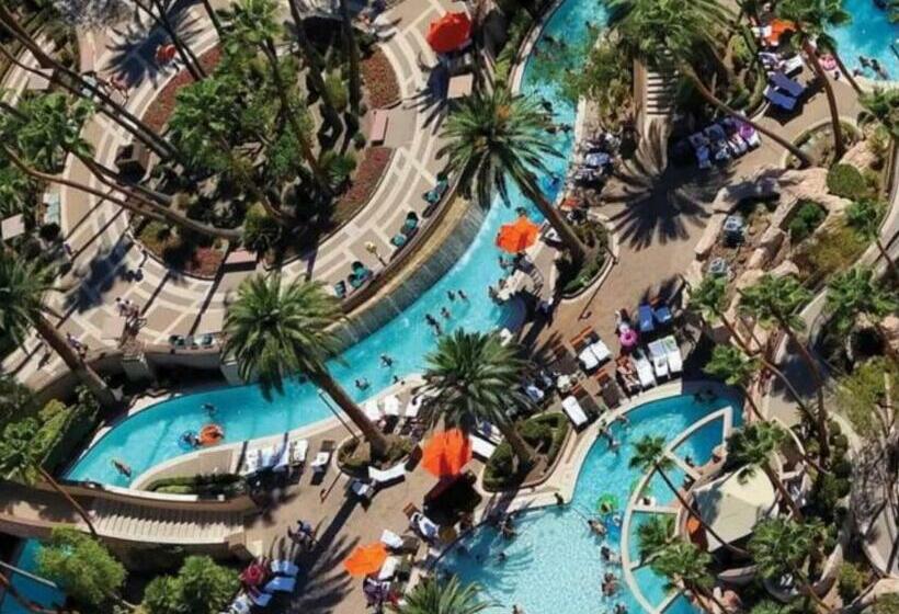 Jet Luxury Elite At The Signature