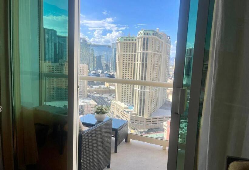 Jet Luxury Elite At The Signature