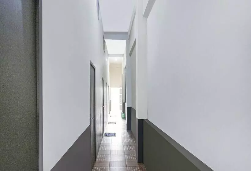 Hotelli Oyo 90825  Lizha 2