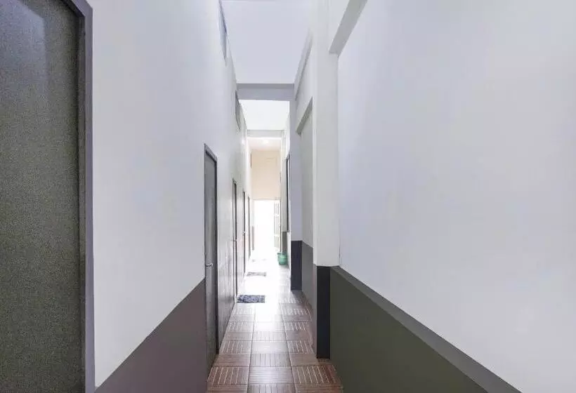 Hotelli Oyo 90825  Lizha 2