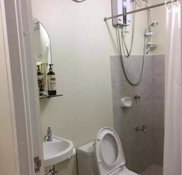 ホテル Staycation Condo With Pool Near Sm Tungko, Bulacan