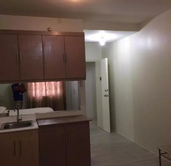 ホテル Staycation Condo With Pool Near Sm Tungko, Bulacan